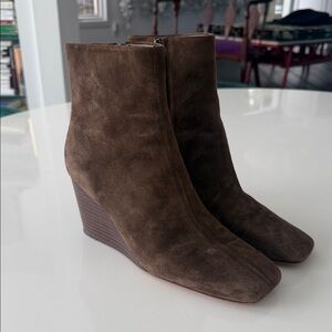 Vince Dark Brown Suede Wedge Ankle  Boots SZ 8M Retail $395